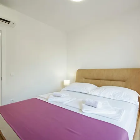 Sunset Apartment *